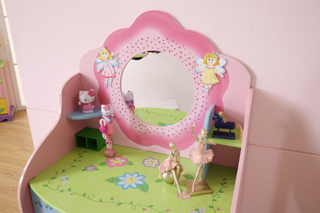 girls dressing table